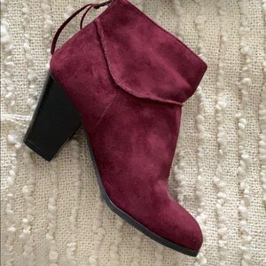 Size 8 maroon Velvet booties